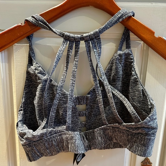 Victoria’s Secret PINK Heather Gray Strappy Sports Bra Size L - Picture 2 of 3
